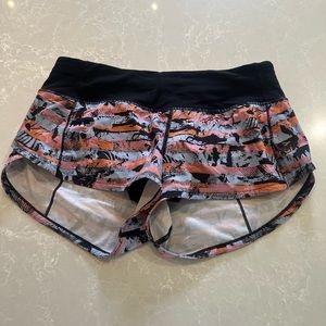 RARE LULULEMON SHORTS speed up 2.5